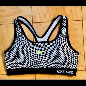 Women’s Nike Padded Sports Bra!